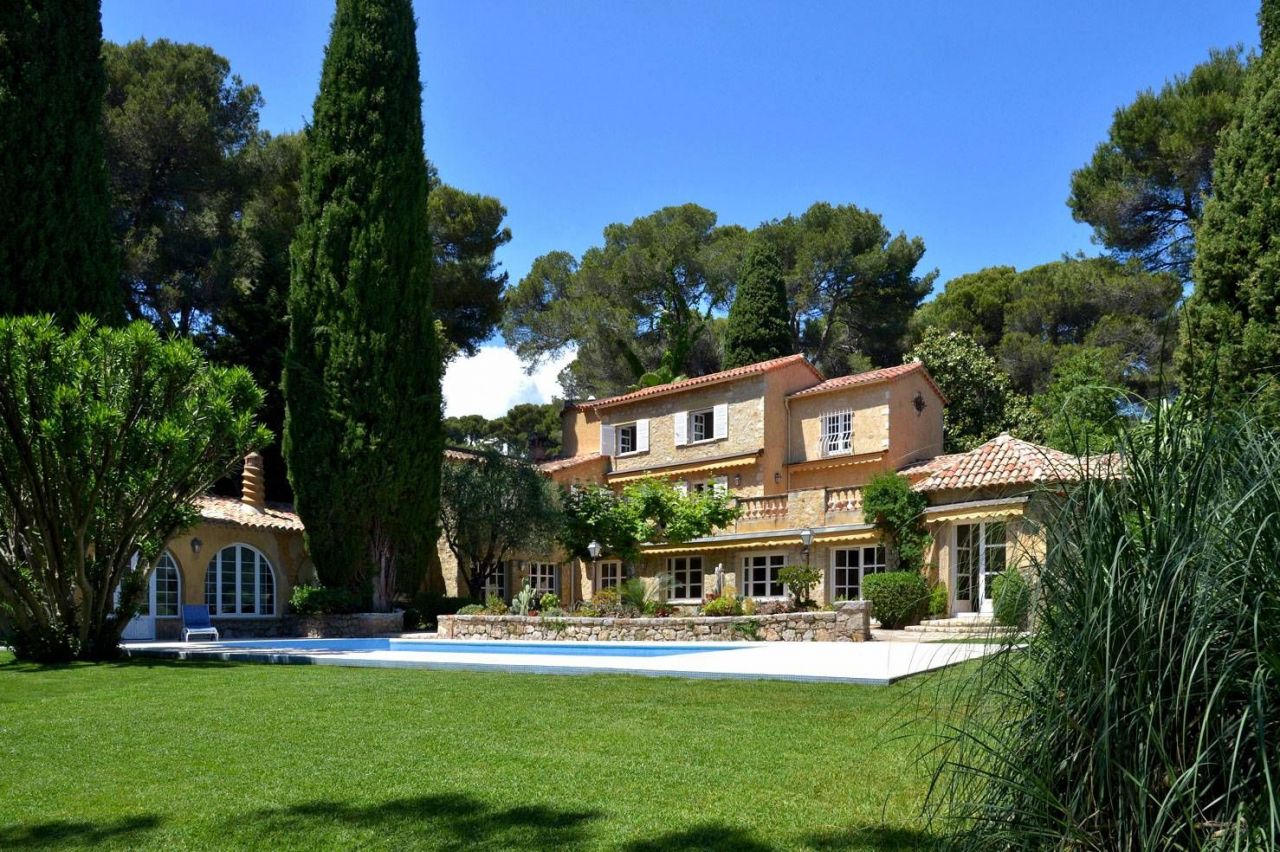 Villa à Juan-les-Pins, France, 450 m² - image 1