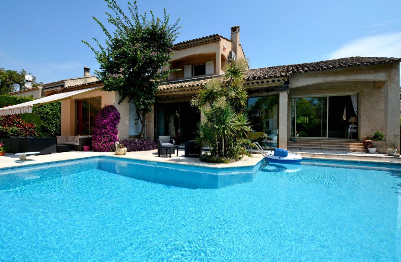 Villa in Juan-les-Pins, France, 250 m² - picture 1