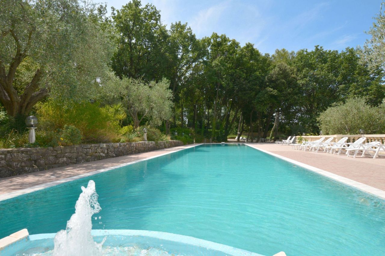 Villa in Mougins, France, 1 000 m² - picture 1