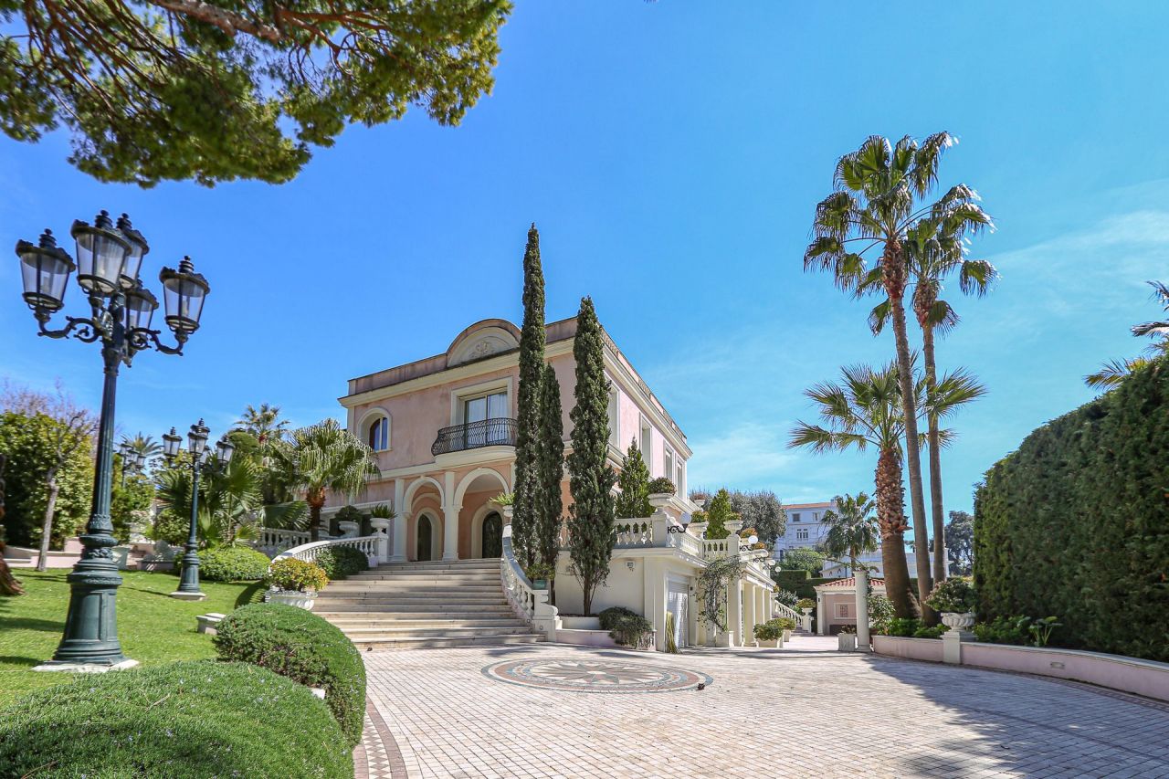 Villa en Antibes, Francia, 420 m² - imagen 1