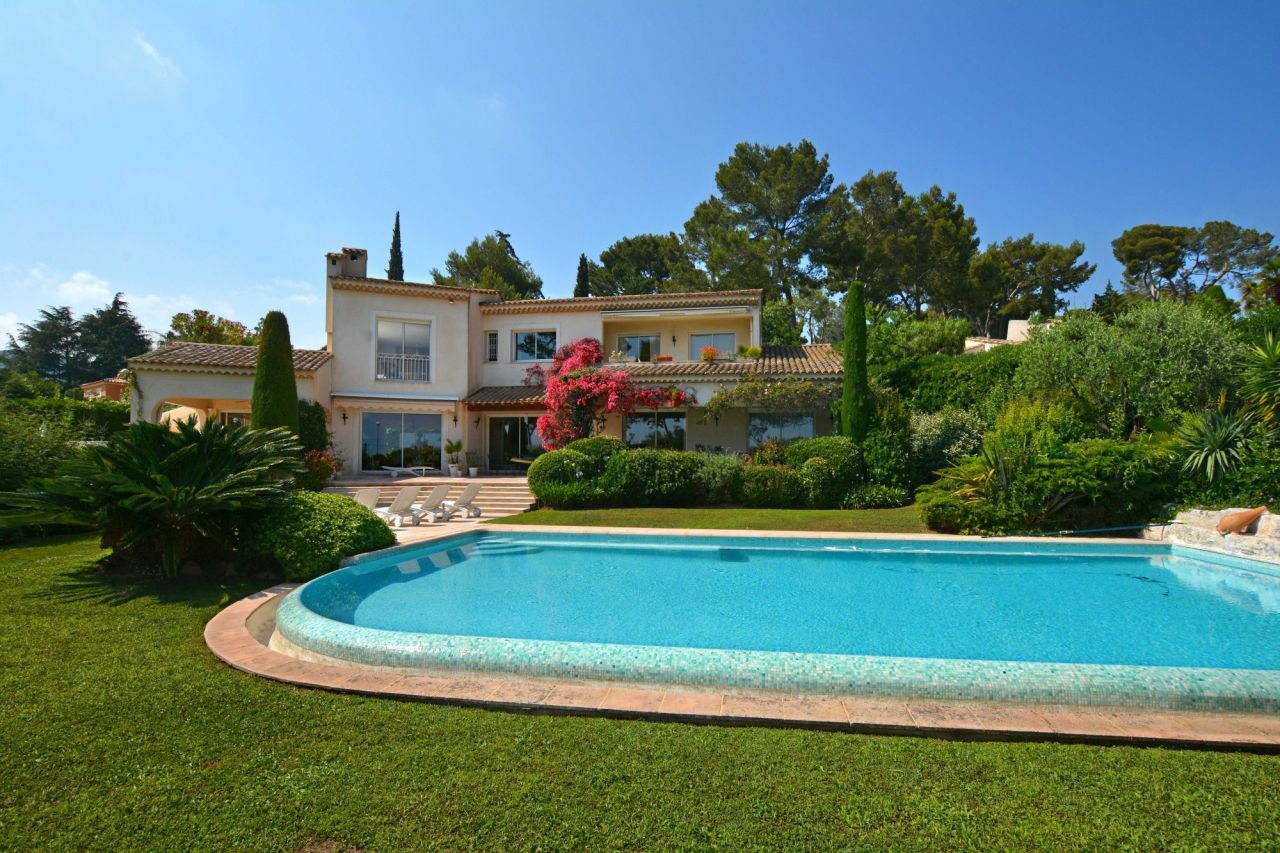 Villa à Juan-les-Pins, France, 400 m² - image 1