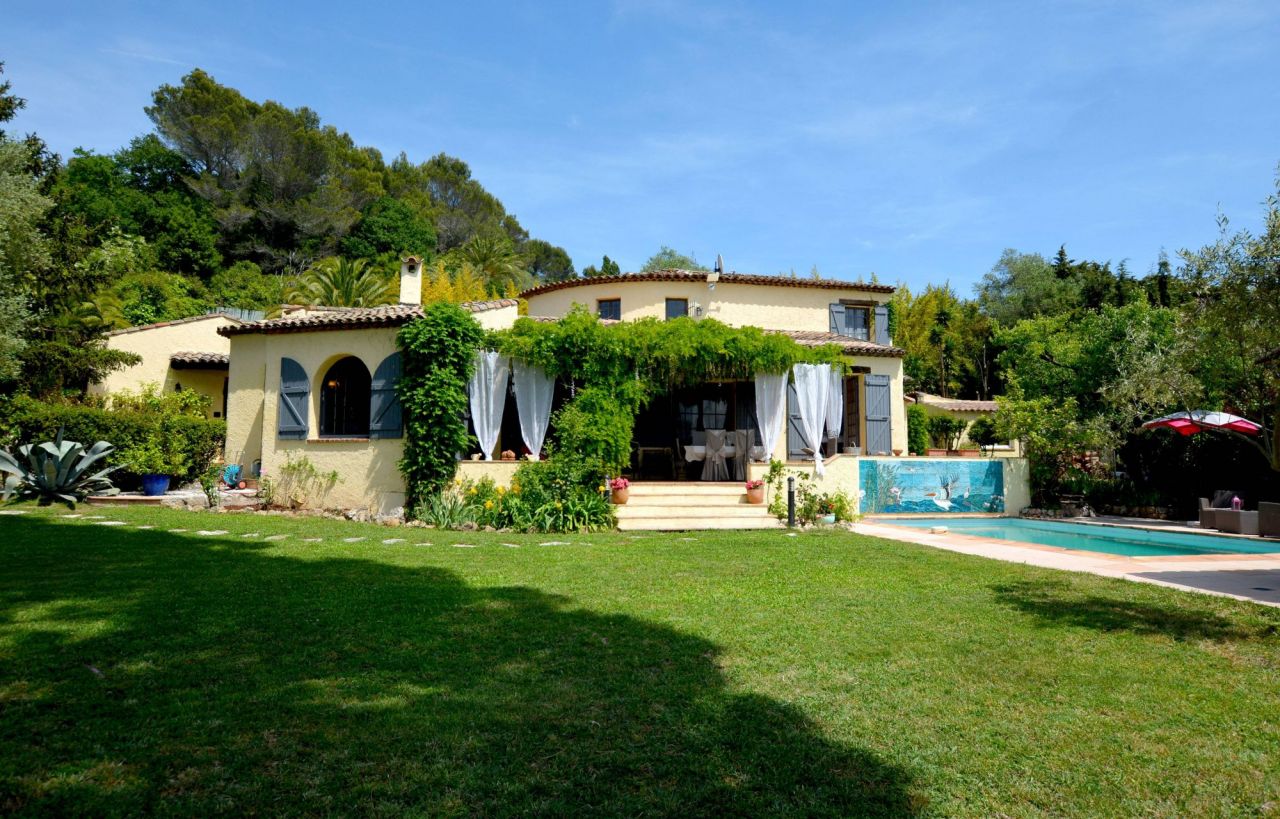 Villa in Mougins, France, 250 m² - picture 1