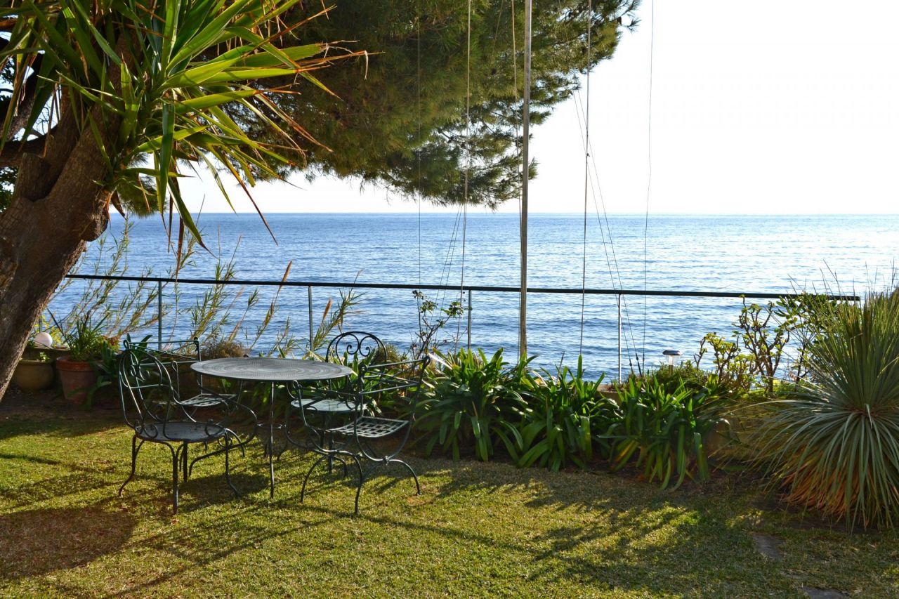 Villa in Beaulieu-sur-Mer, France, 200 m² - picture 1