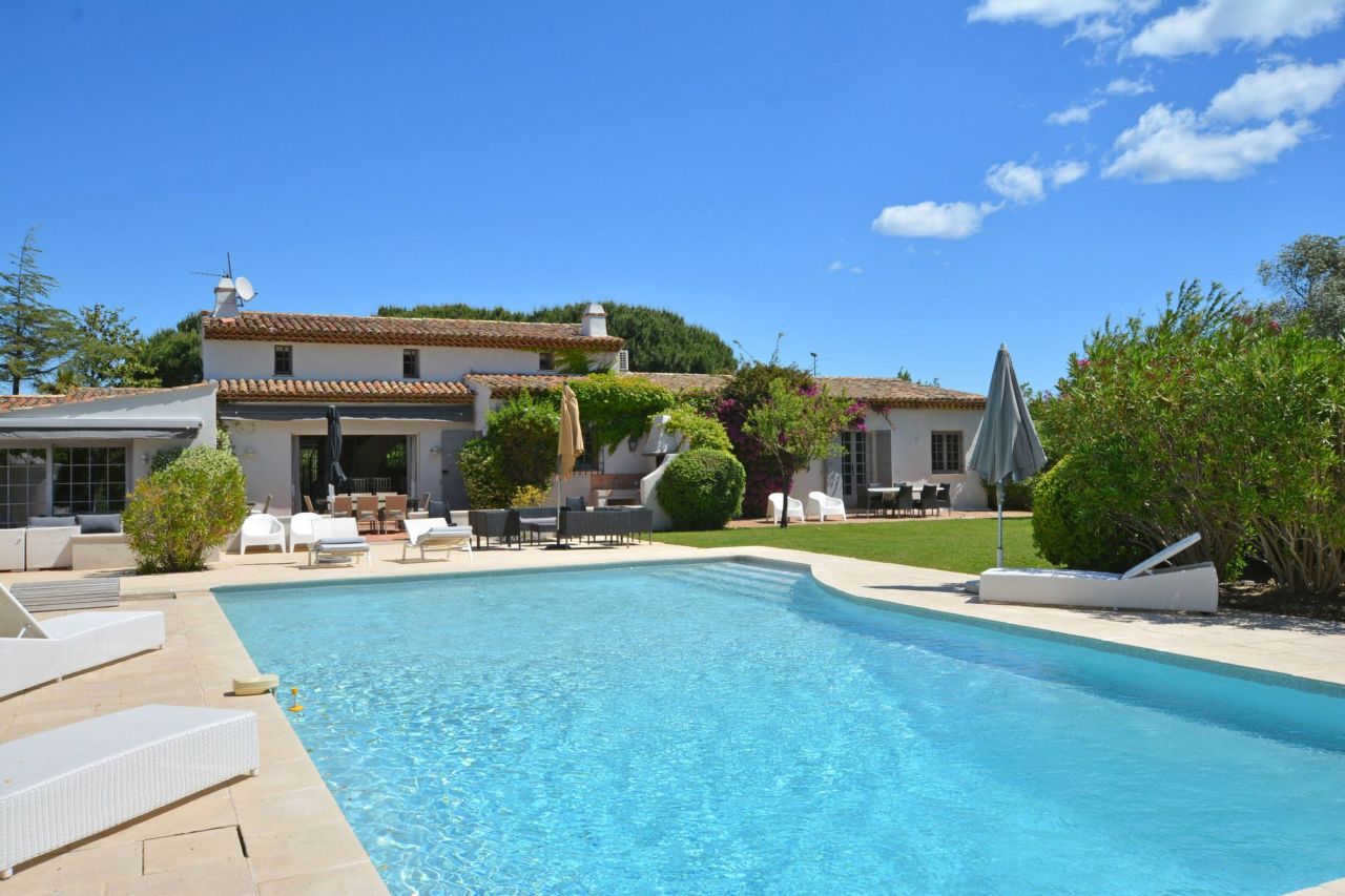 Villa à Saint-Tropez, France, 450 m² - image 1