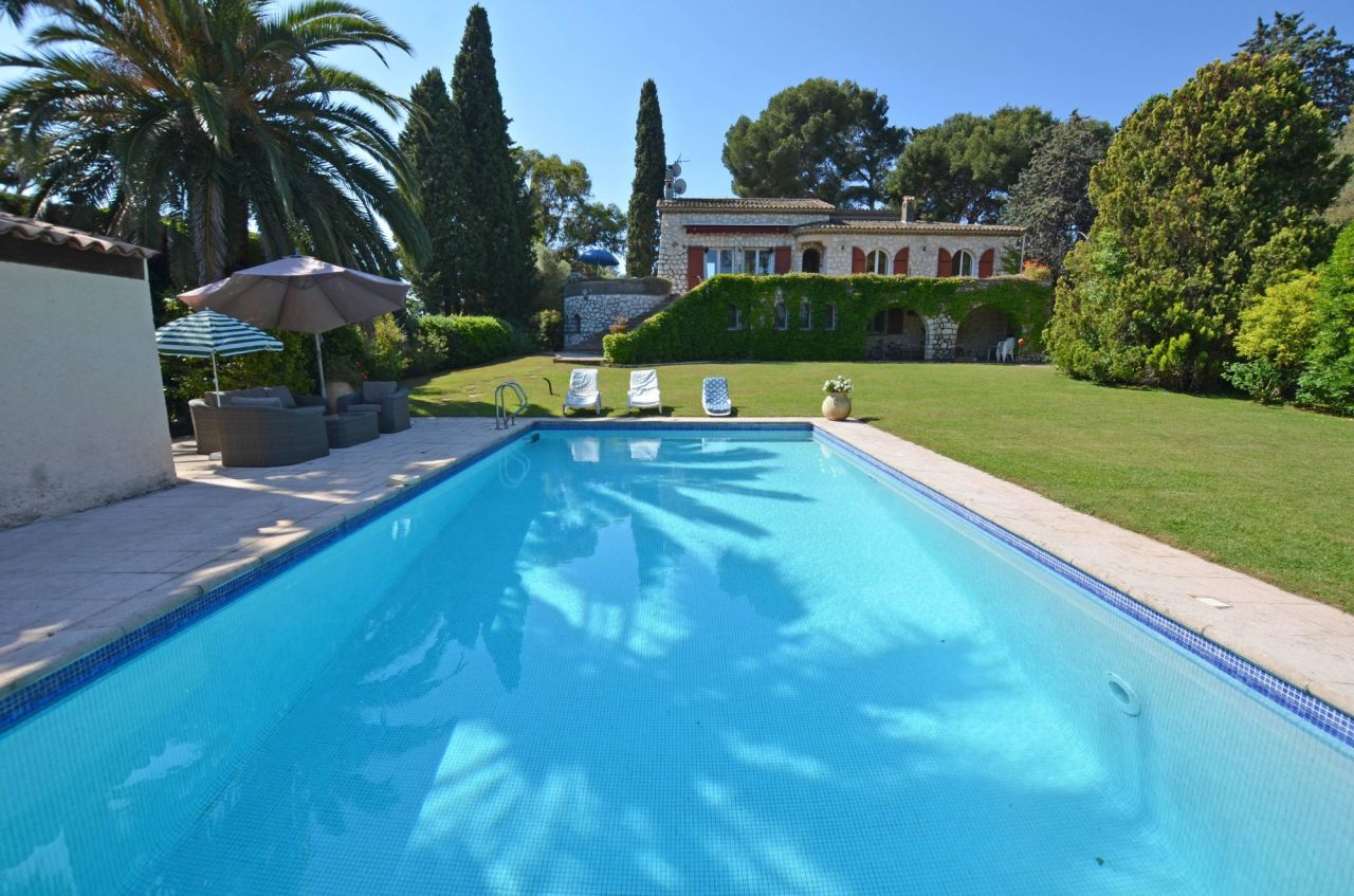 Villa en Antibes, Francia, 300 m² - imagen 1