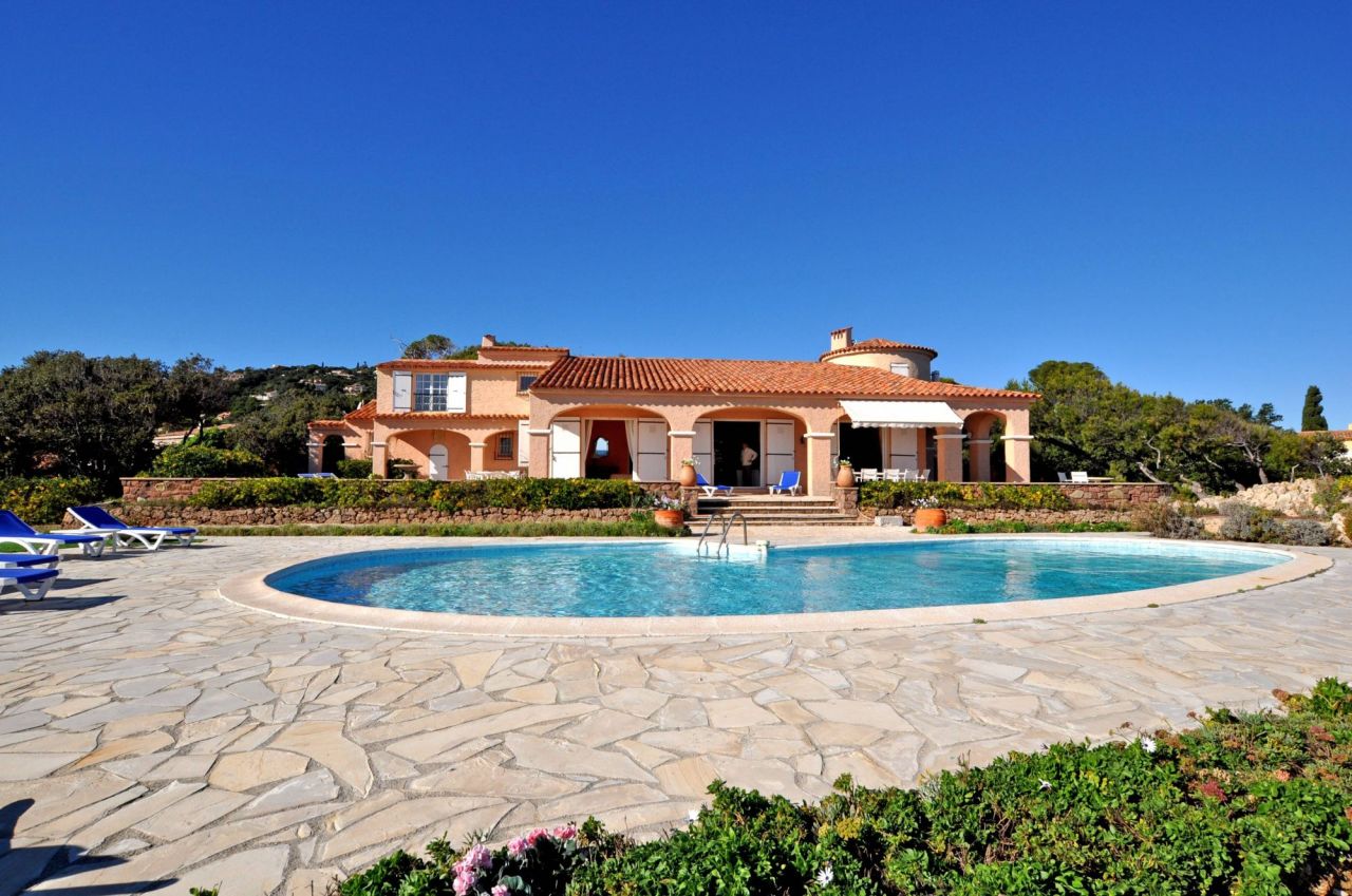 Villa in Saint-Raphael, France, 250 m² - picture 1