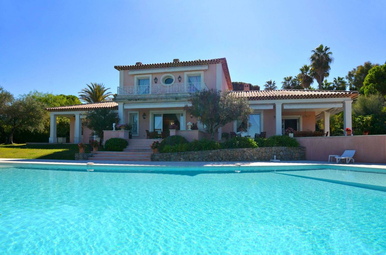 Villa in Antibes, France, 250 m² - picture 1