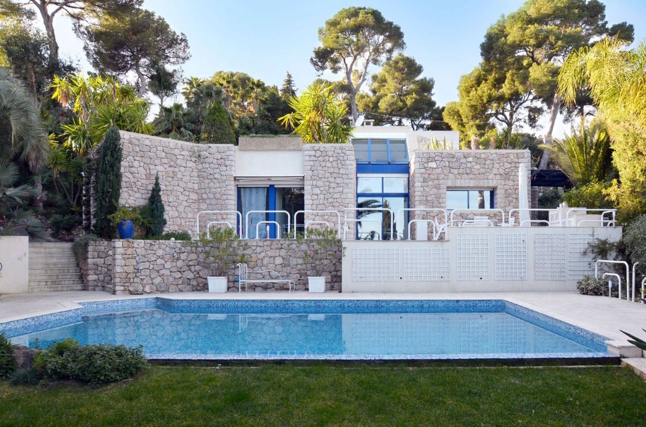 Villa à Roquebrune Cap Martin, France, 300 m² - image 1