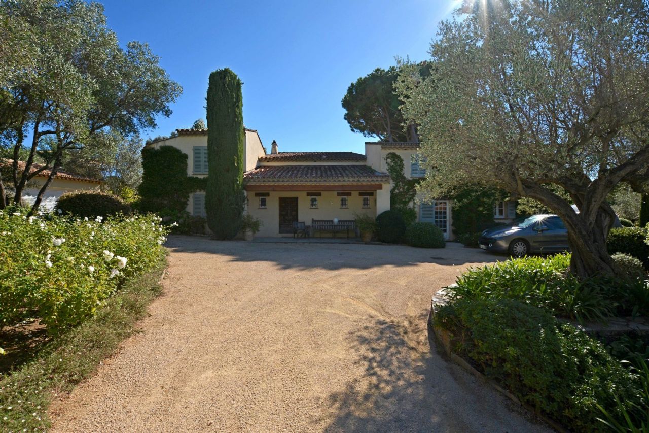 Villa in Saint-Tropez, France, 1 018 m² - picture 1