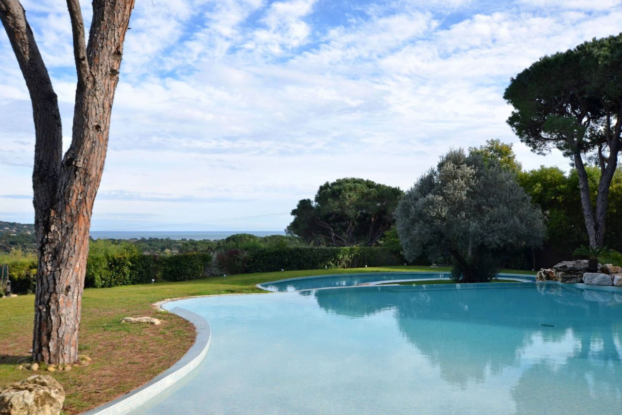 Villa in Saint-Tropez, France, 540 m² - picture 1