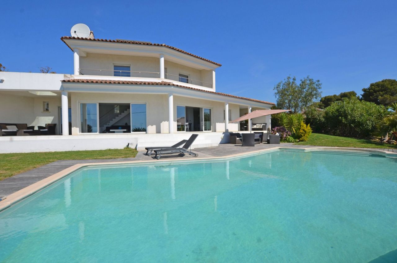 Villa in Golfe-Juan, Frankreich, 200 m² - Foto 1