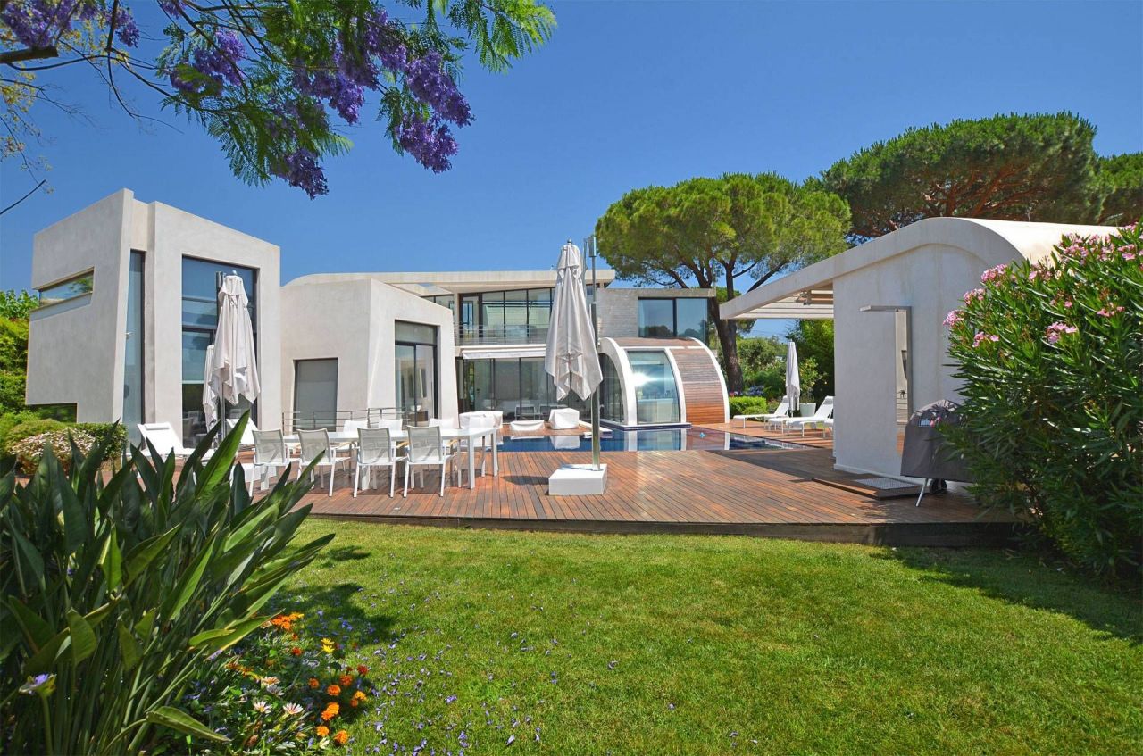 Villa in Saint-Tropez, France, 282 m² - picture 1