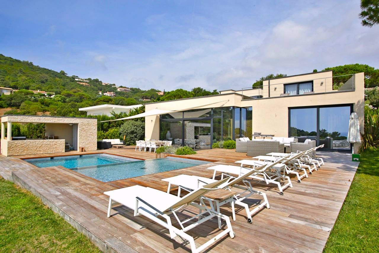 Villa à Saint-Tropez, France, 250 m² - image 1