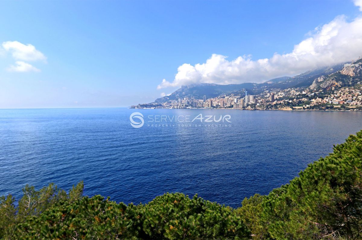 Villa à Roquebrune Cap Martin, France, 680 m² - image 1