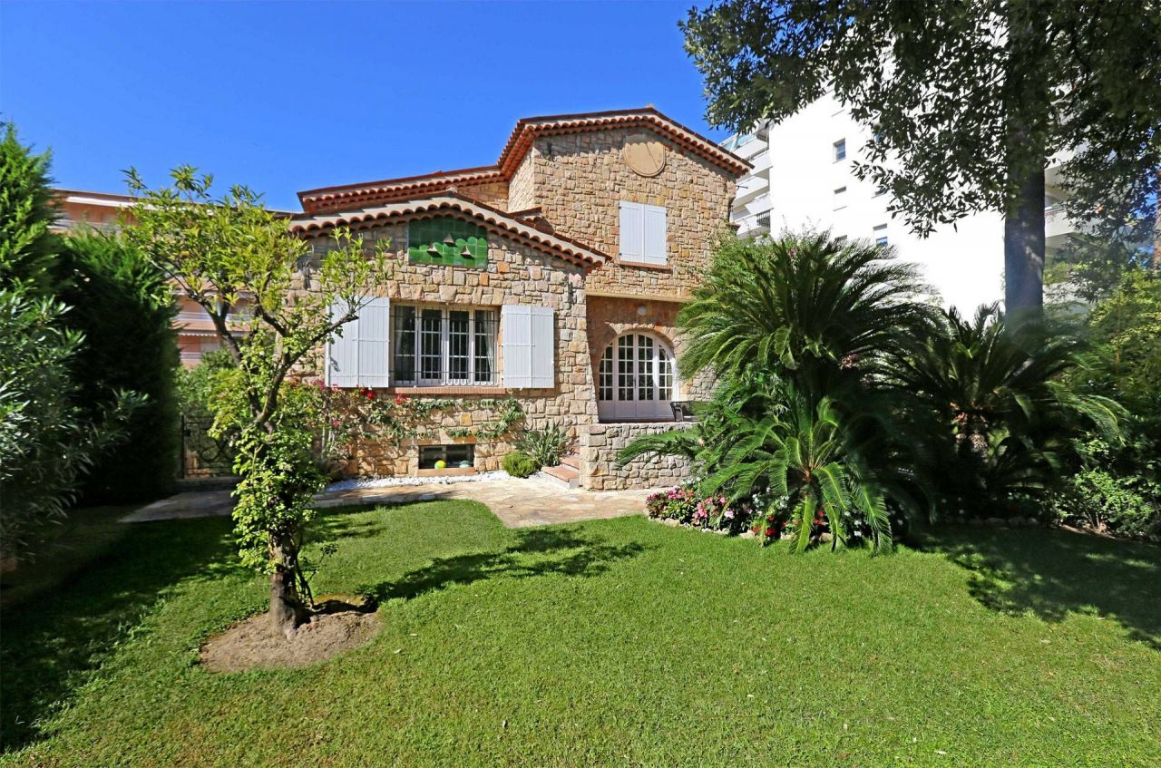 Villa in Cannes, France, 300 m² - picture 1