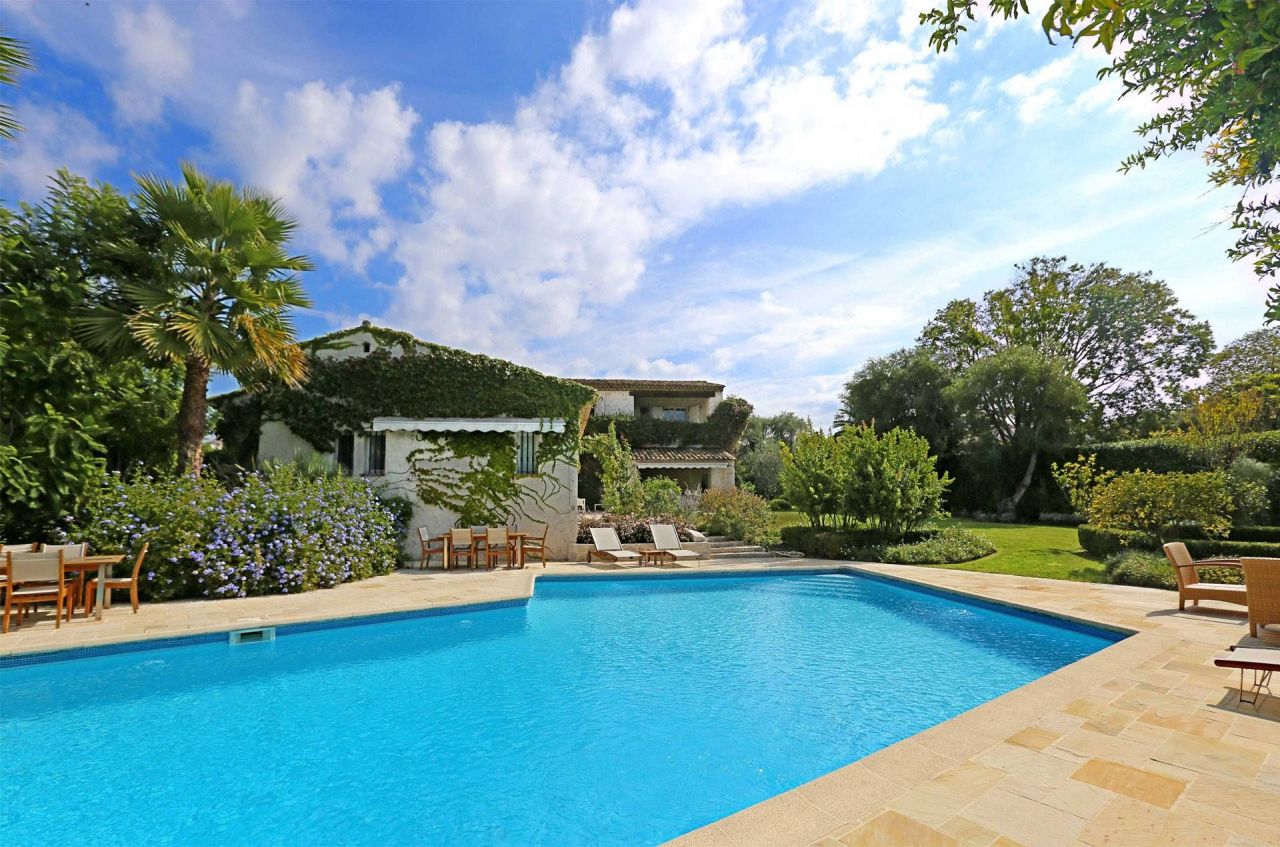 Villa in Antibes, France, 320 m² - picture 1