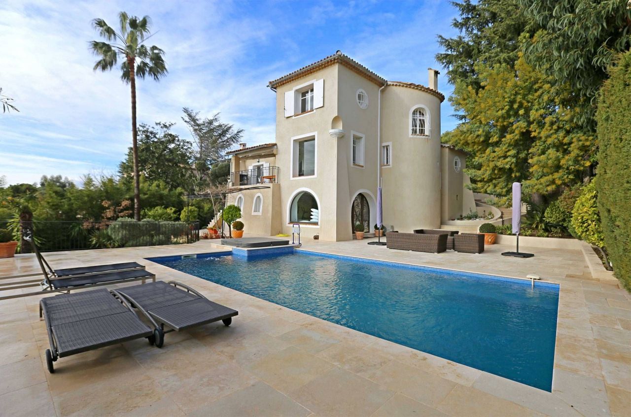 Villa in Cannes, France, 270 m² - picture 1