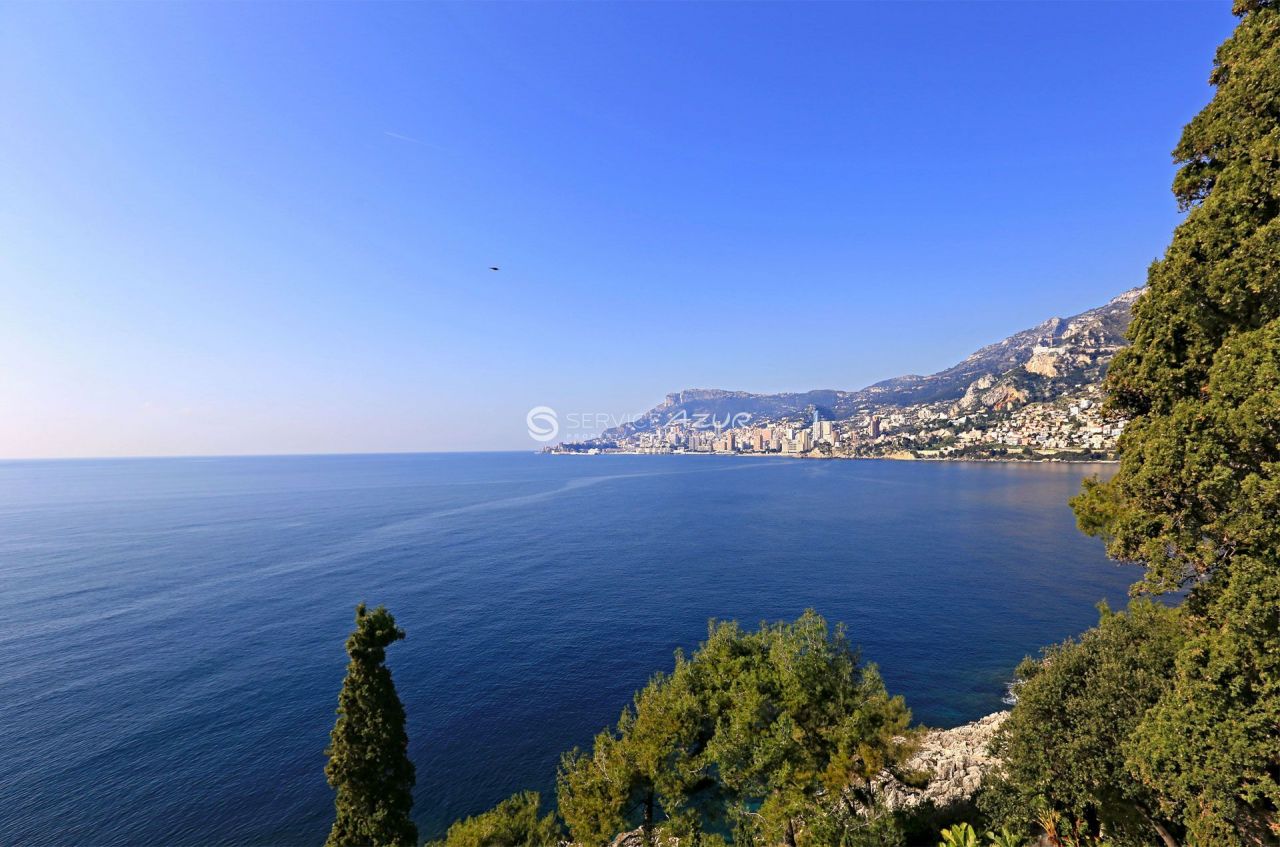 Villa in Roquebrune Cap Martin, France, 1 000 m² - picture 1