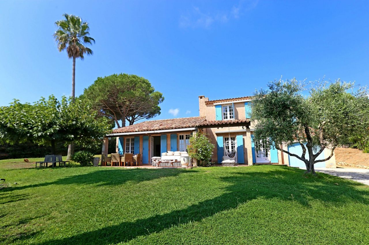 Villa à Saint-Tropez, France, 200 m² - image 1