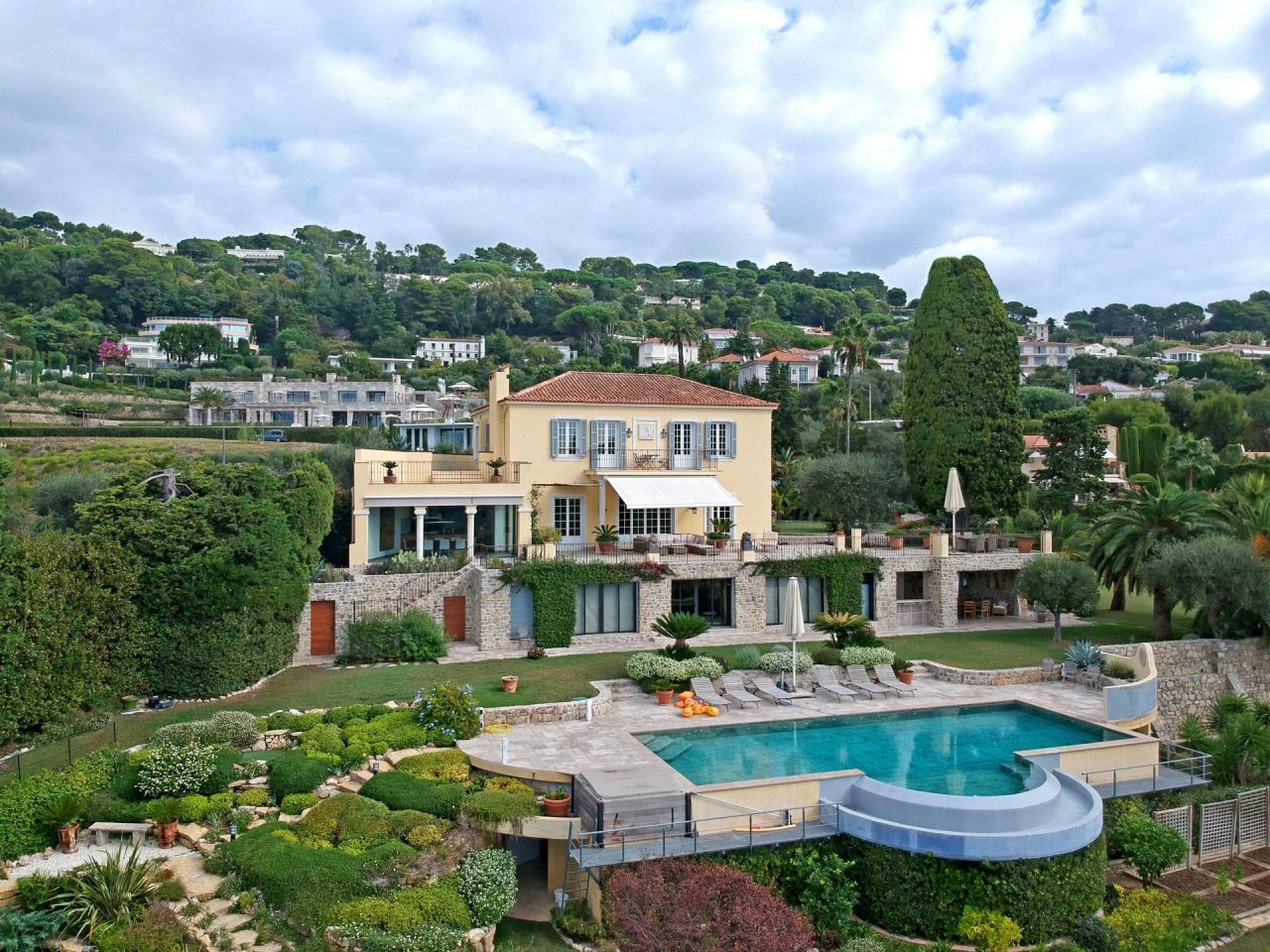 Villa à Cannes, France, 500 m² - image 1