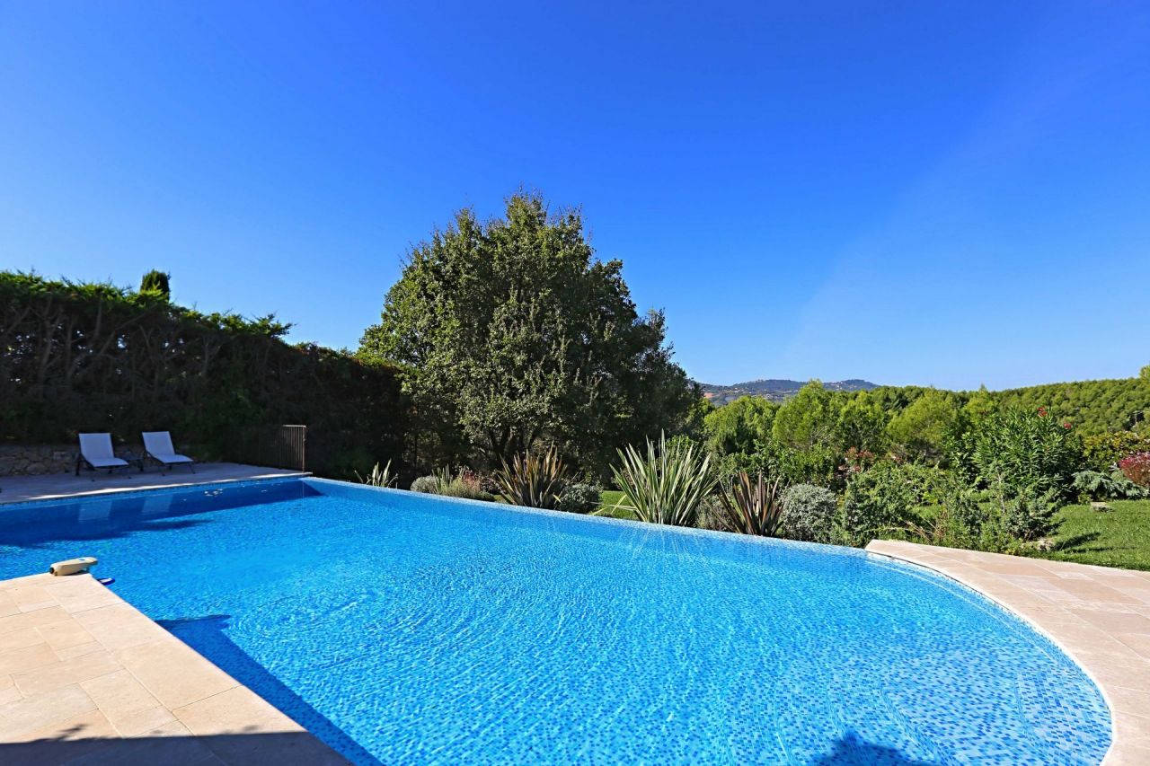 Villa in Mougins, France, 210 m² - picture 1