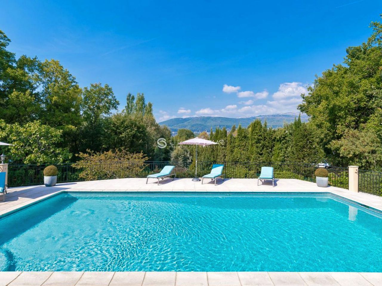 Villa in Grasse, France, 280 m² - picture 1