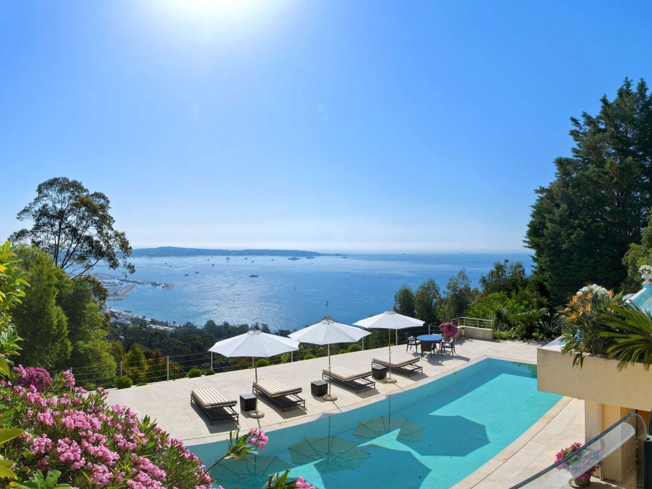 Villa in Cannes, France, 385 m² - picture 1