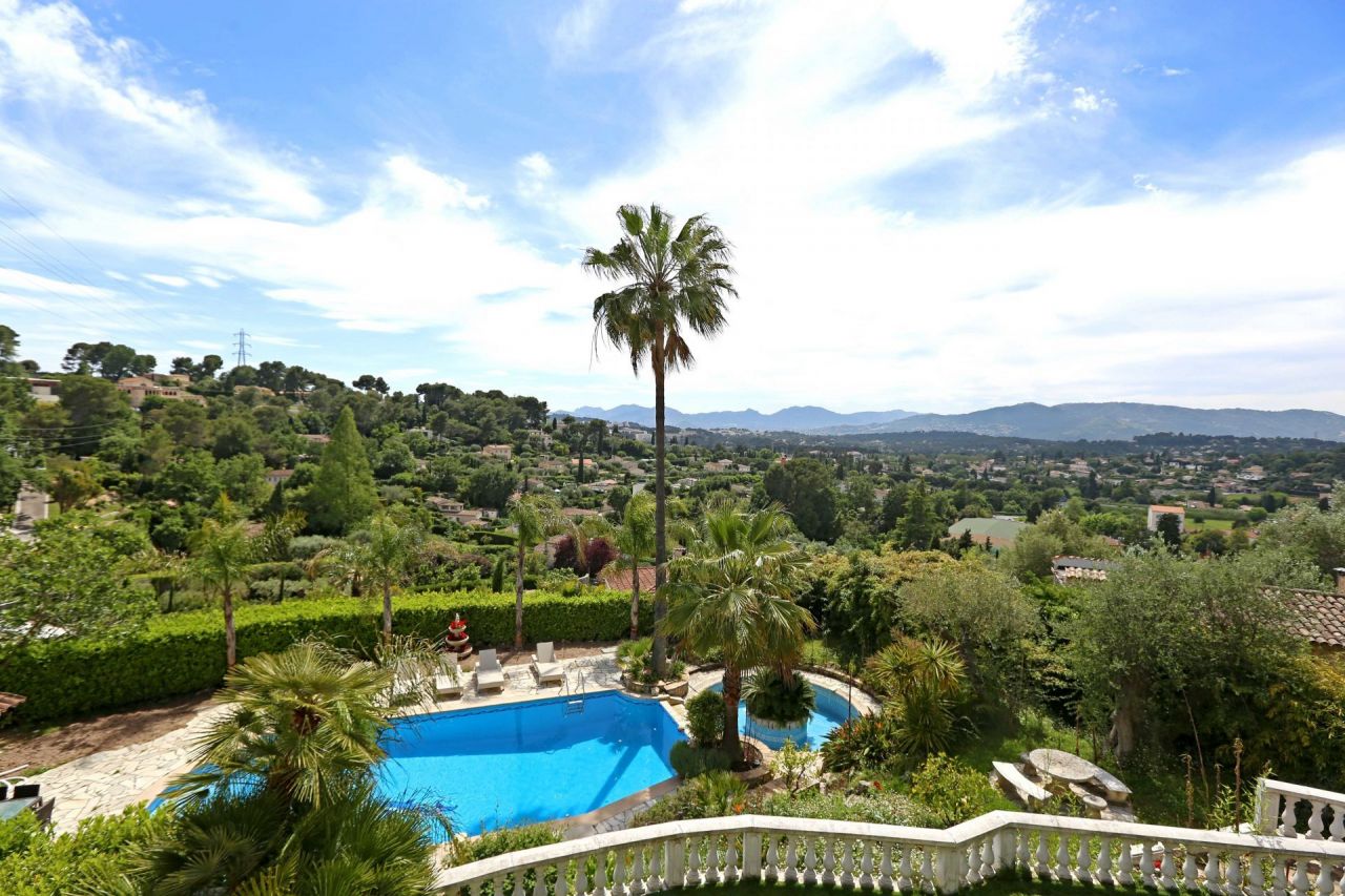 Villa in Mougins, France, 280 m² - picture 1