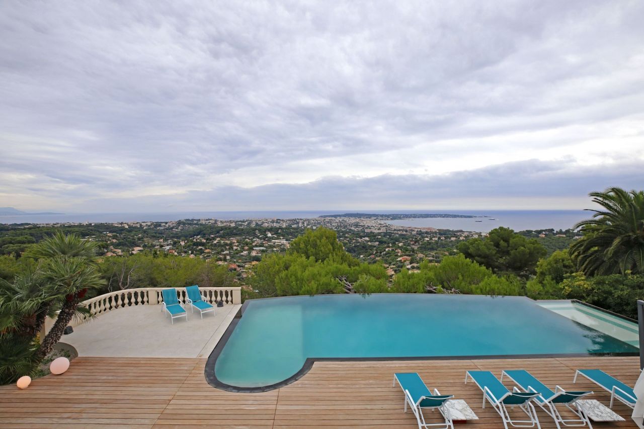 Villa en Golfe-Juan, Francia, 550 m² - imagen 1