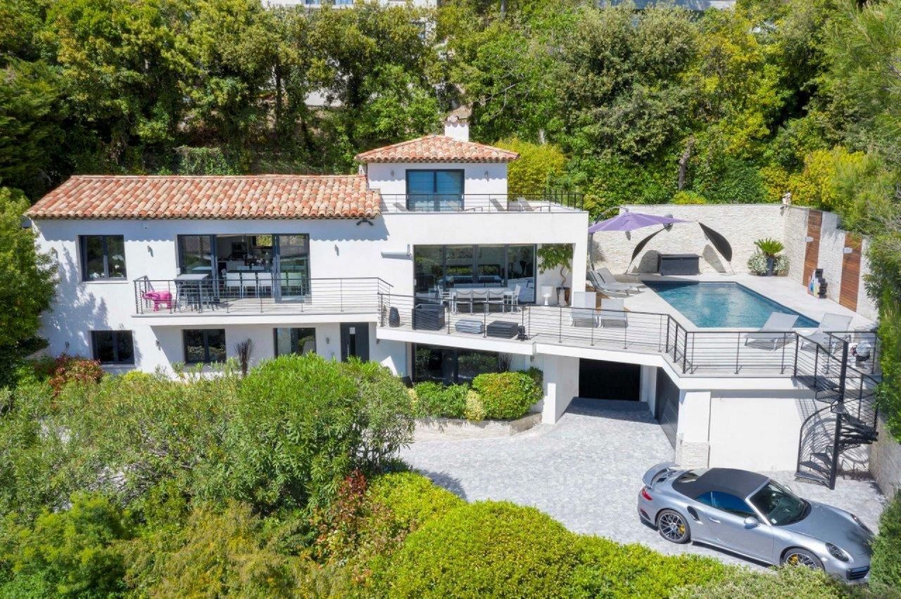 Villa à Cannes, France, 230 m² - image 1