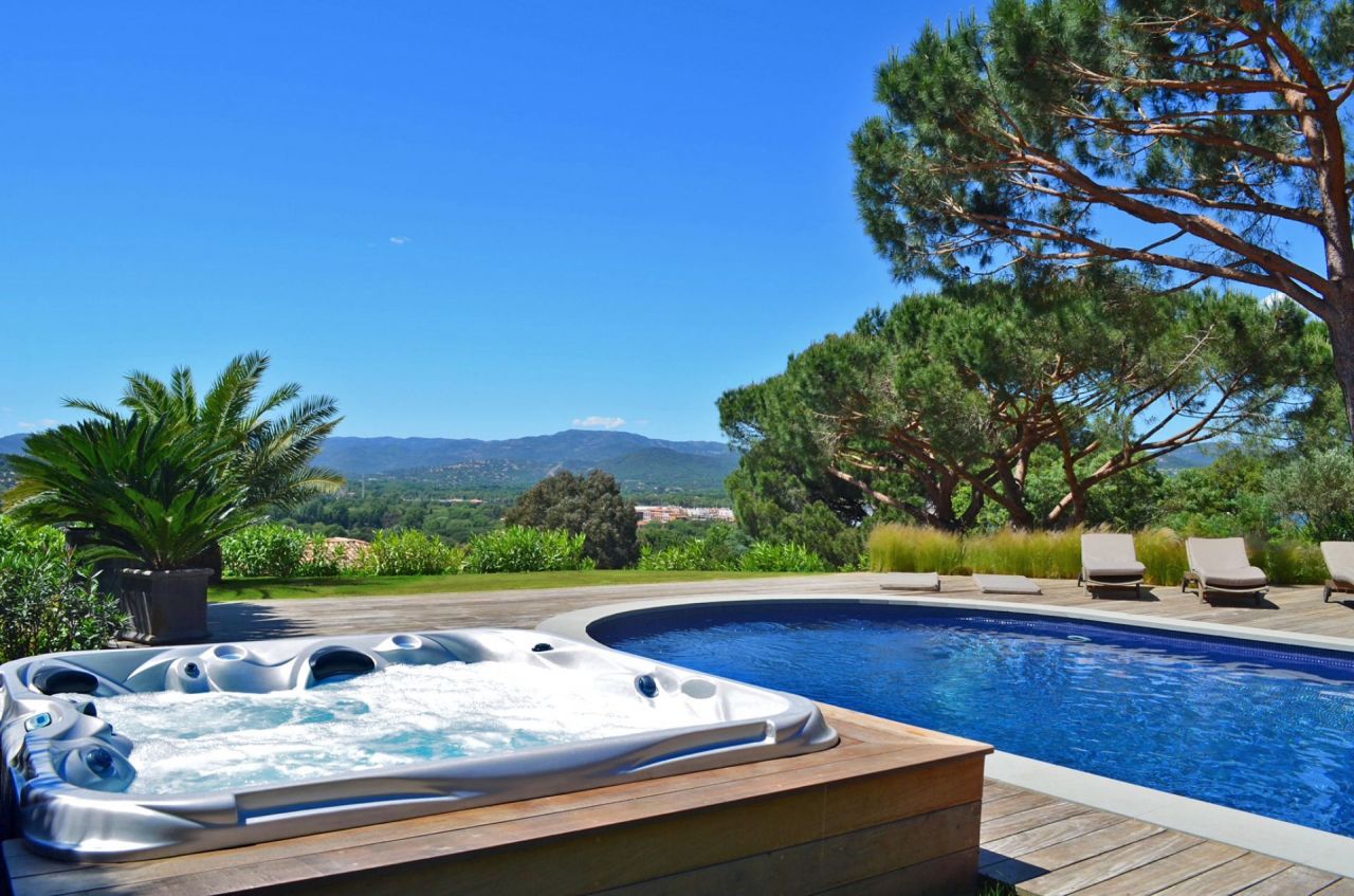 Villa in Saint-Tropez, France, 350 m² - picture 1