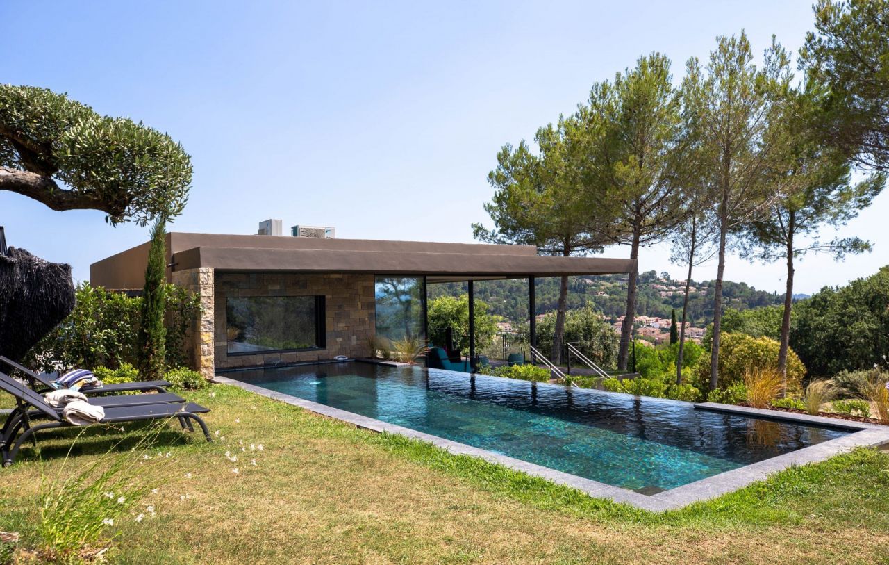 Villa in Mougins, France, 330 m² - picture 1