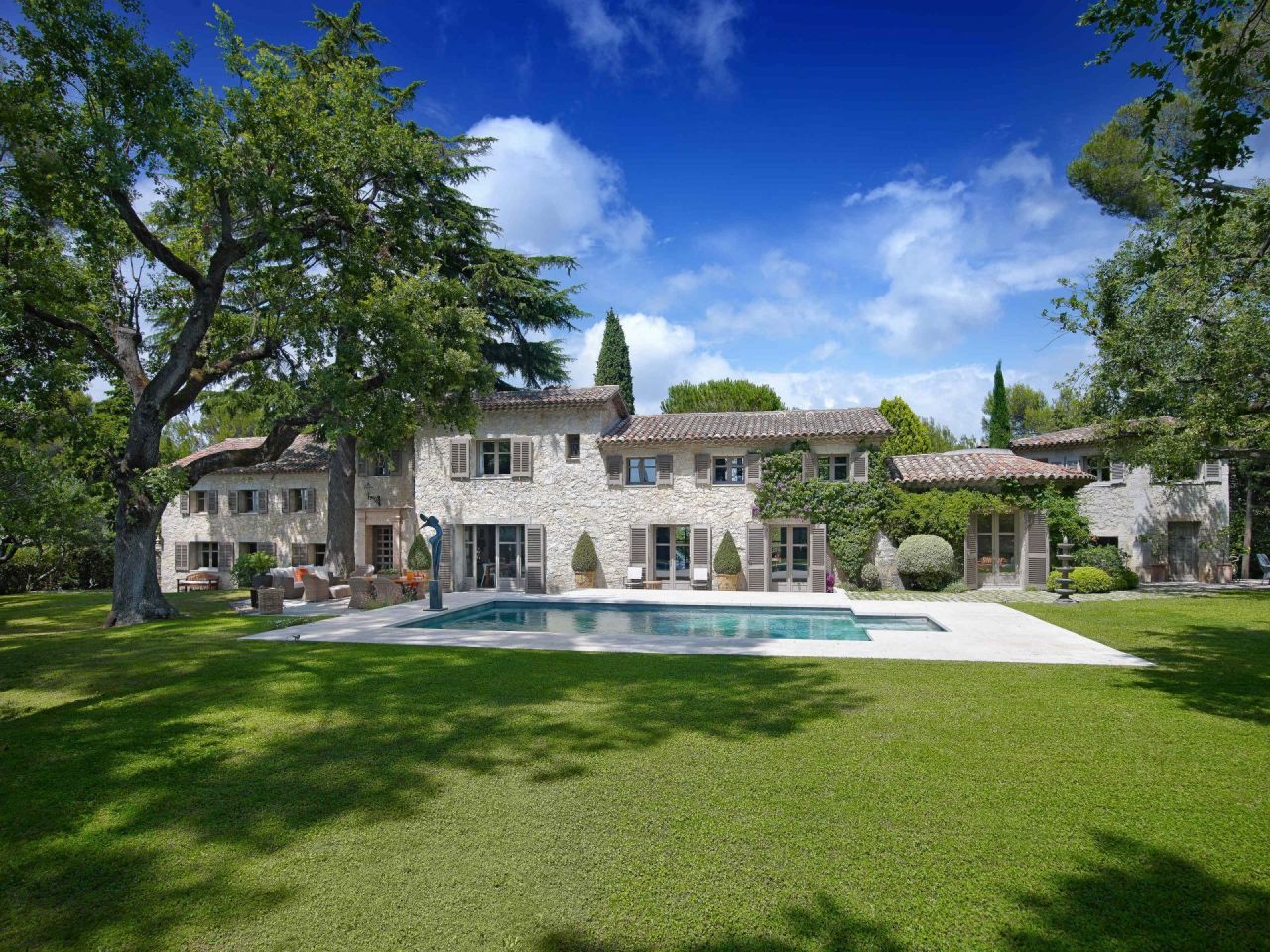 Villa à Mougins, France, 600 m² - image 1