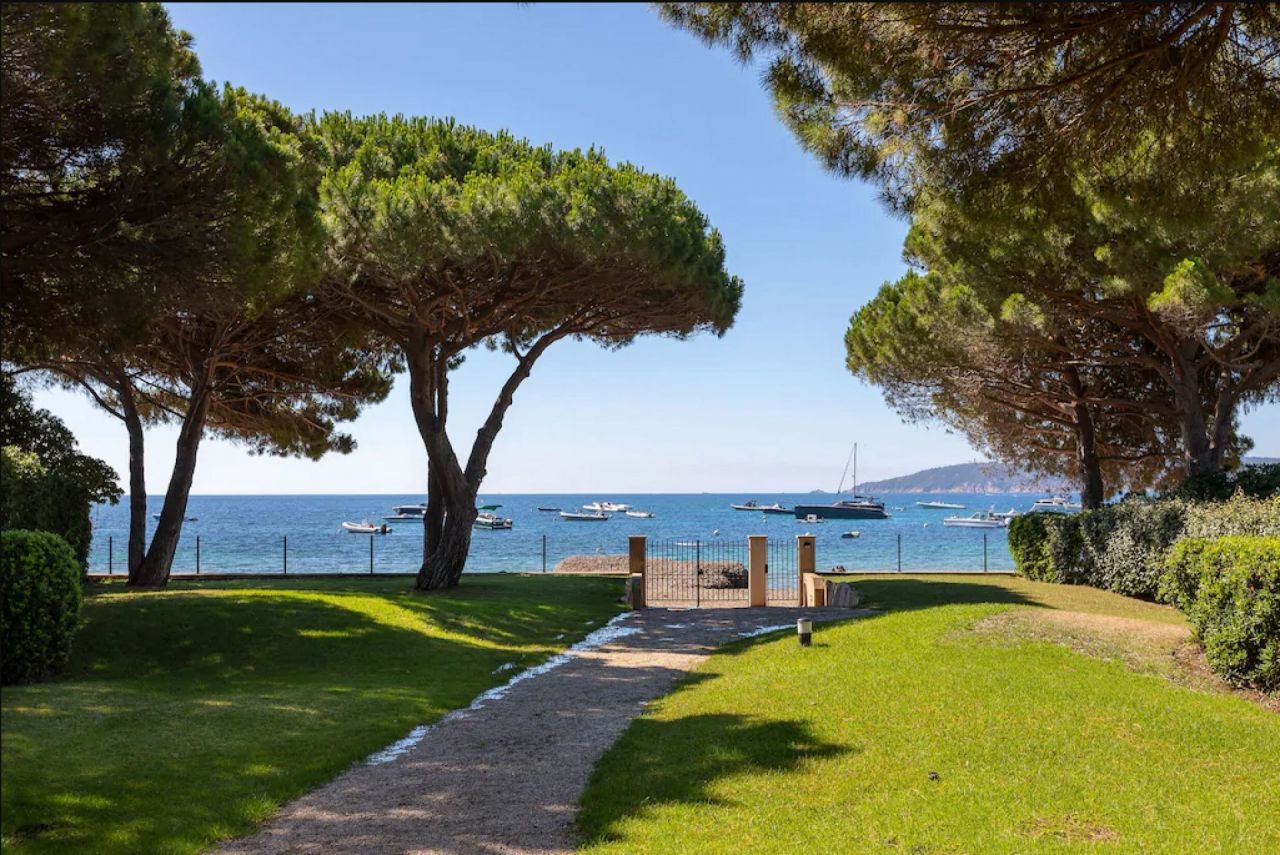 Villa in Saint-Tropez, France, 370 m² - picture 1