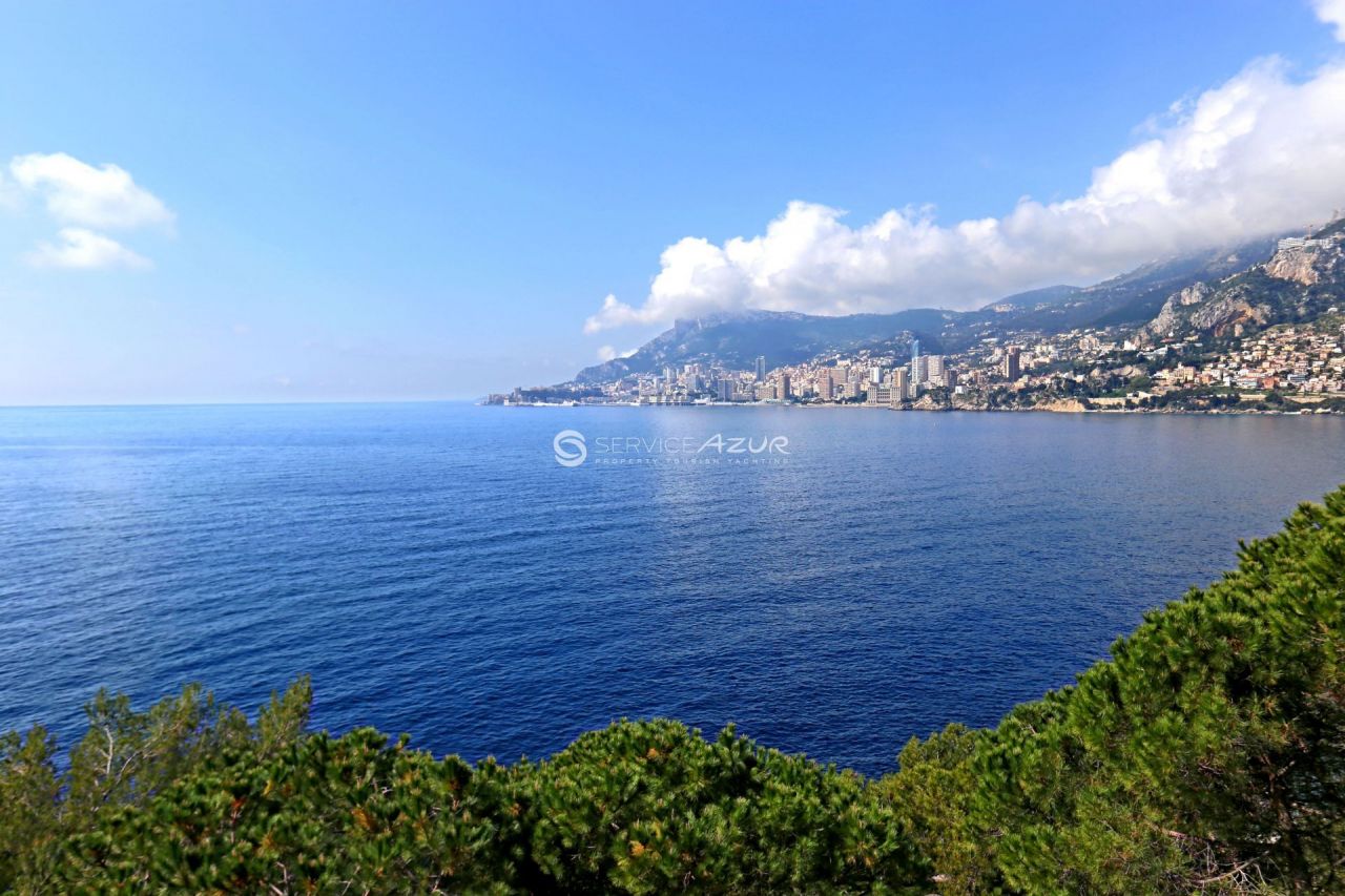 Villa à Roquebrune Cap Martin, France, 600 m² - image 1