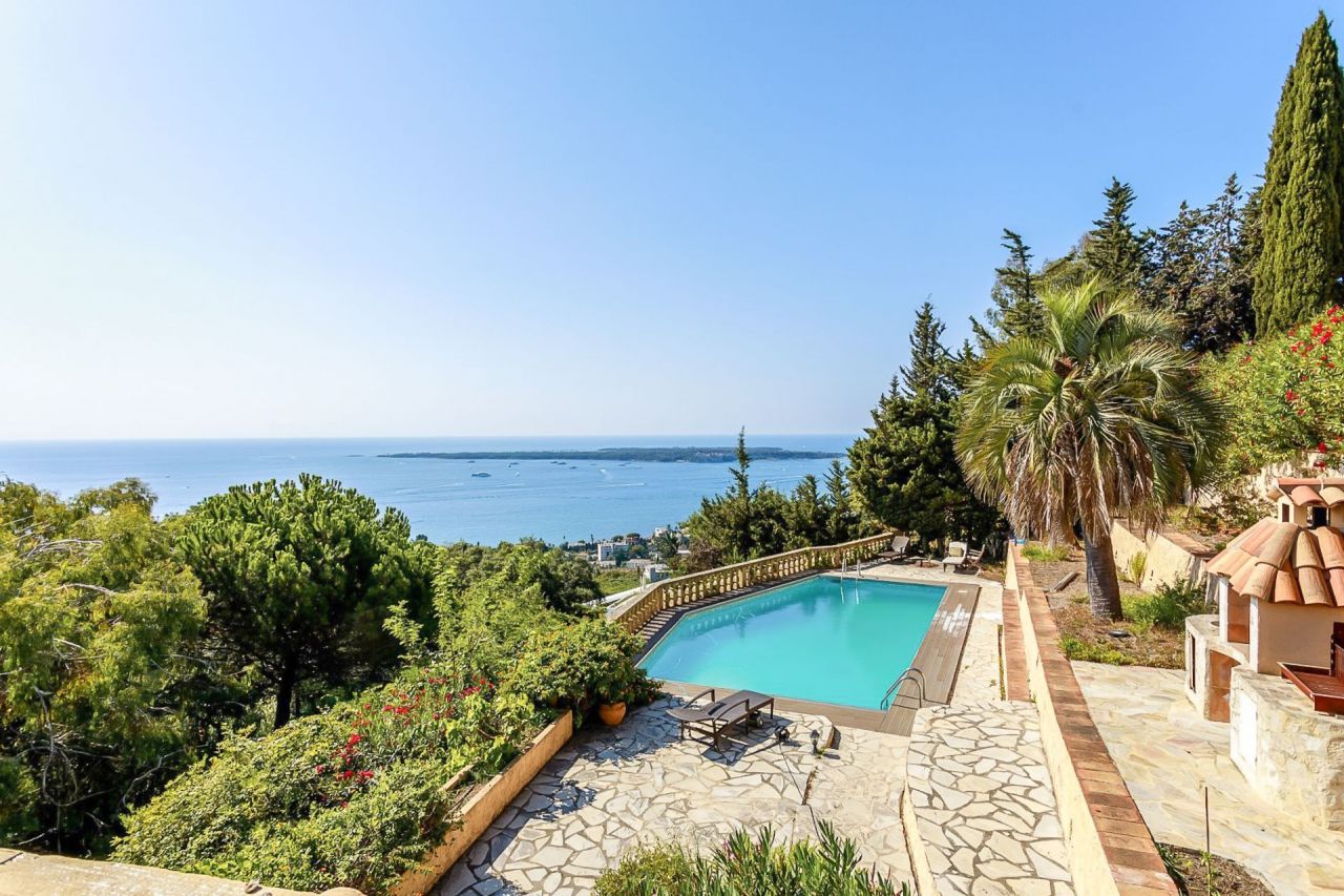 Villa in Cannes, France, 350 m² - picture 1