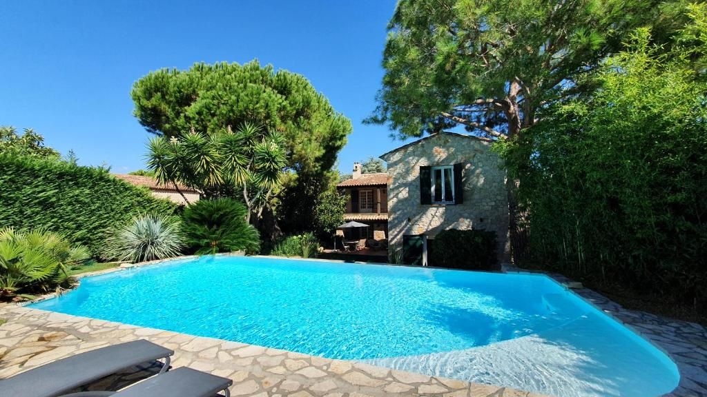 Villa en Antibes, Francia, 310 m² - imagen 1