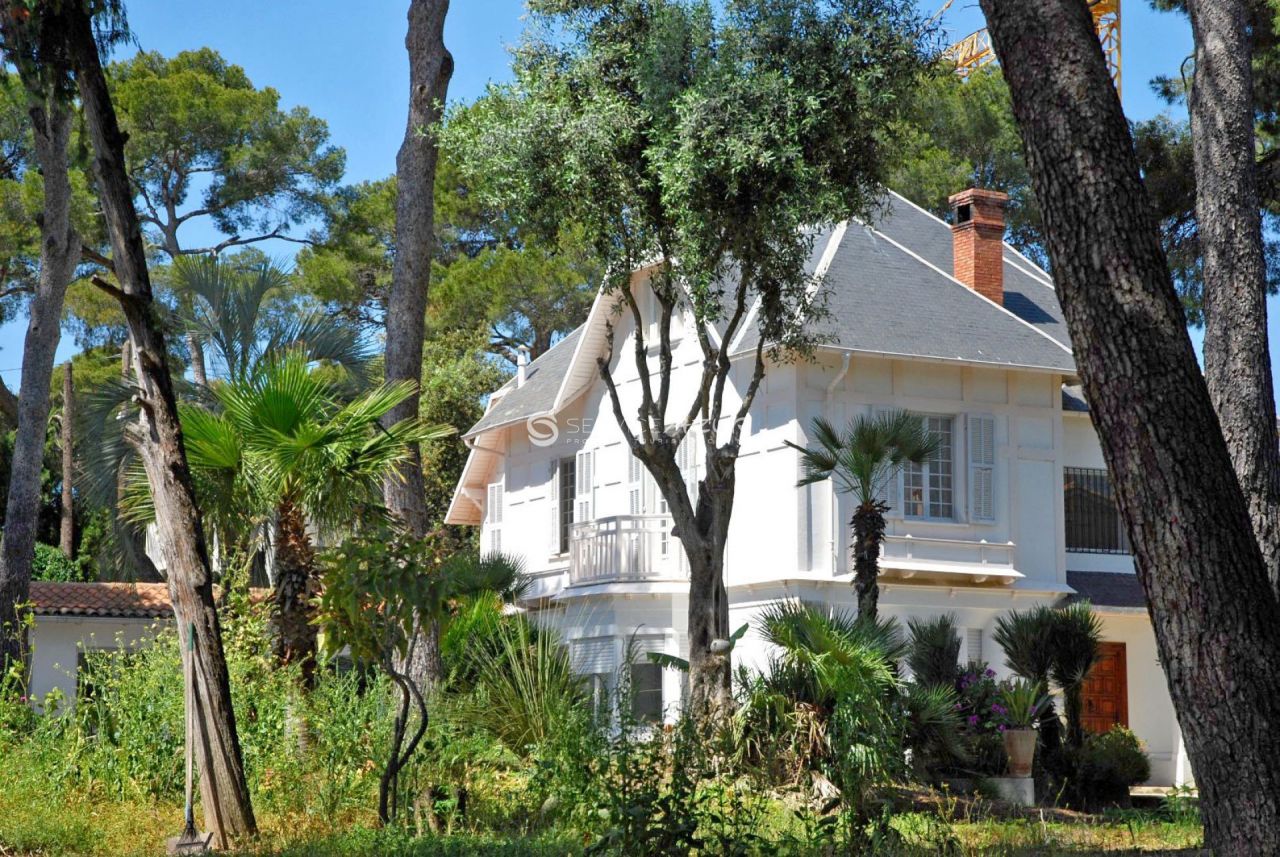 Villa à Roquebrune Cap Martin, France, 330 m² - image 3