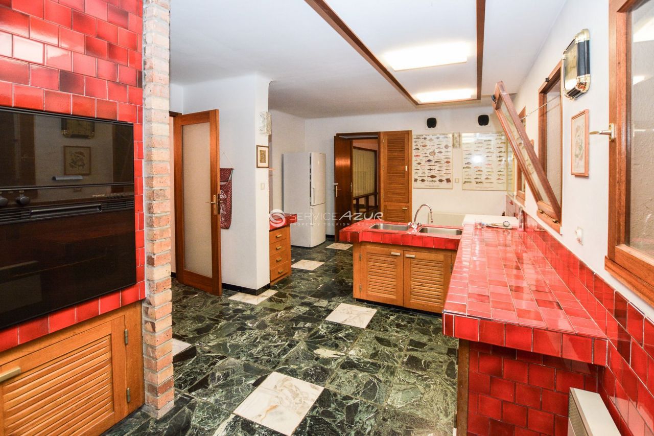 Villa in Saint-Tropez, France, 600 m² - picture 11