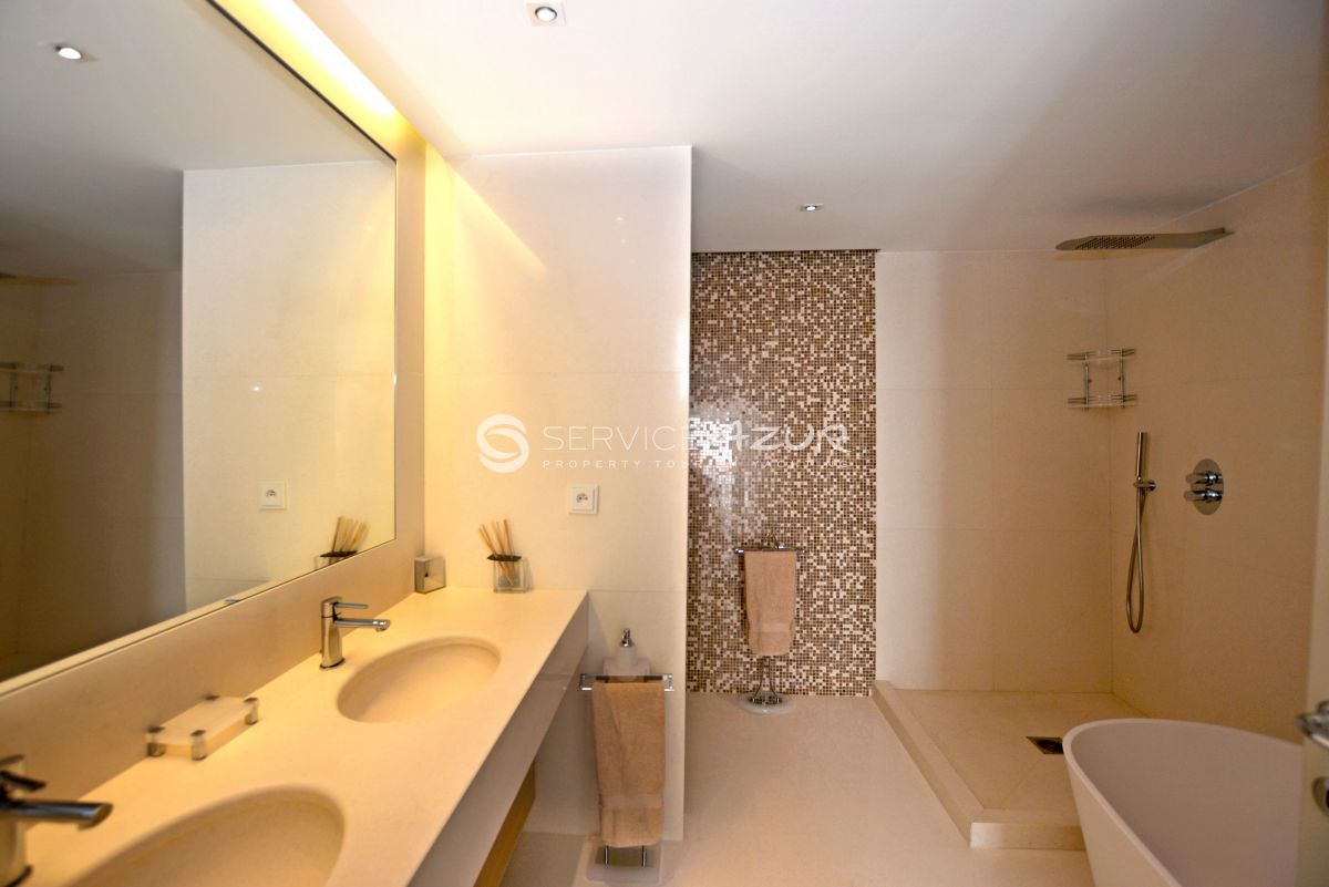 Villa in Saint-Tropez, France, 282 m² - picture 12