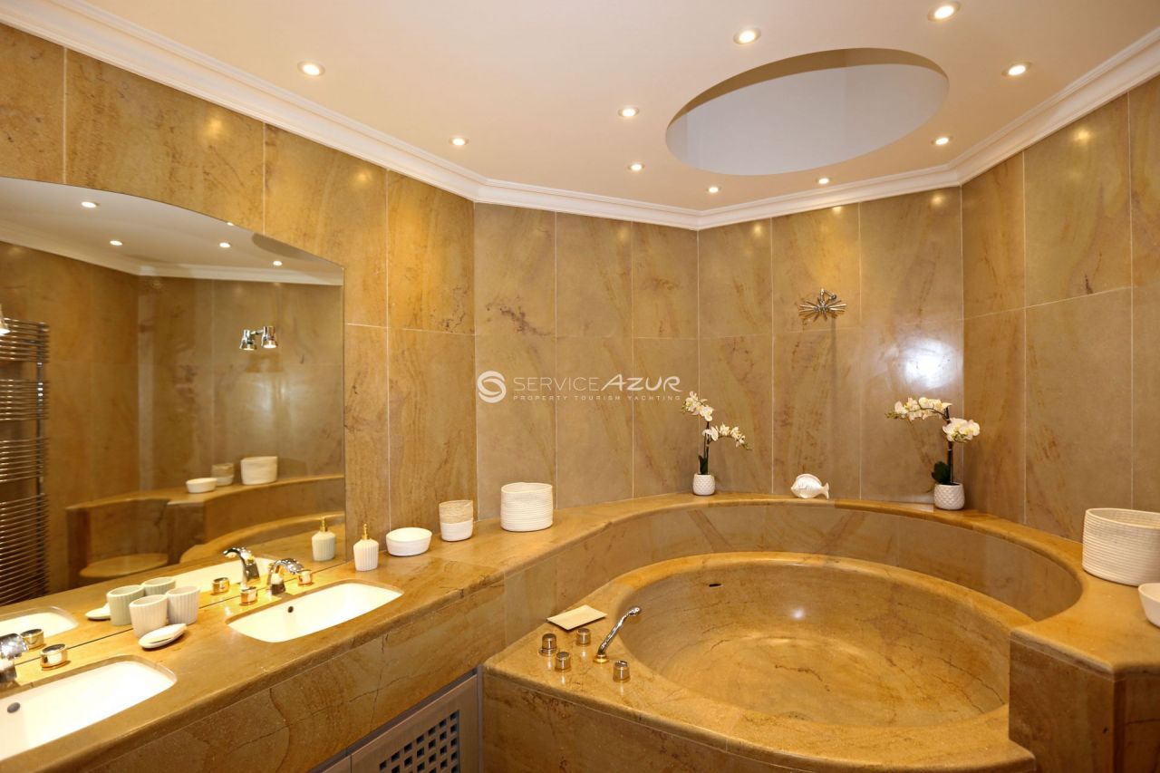 Villa in Mougins, France, 625 m² - picture 15