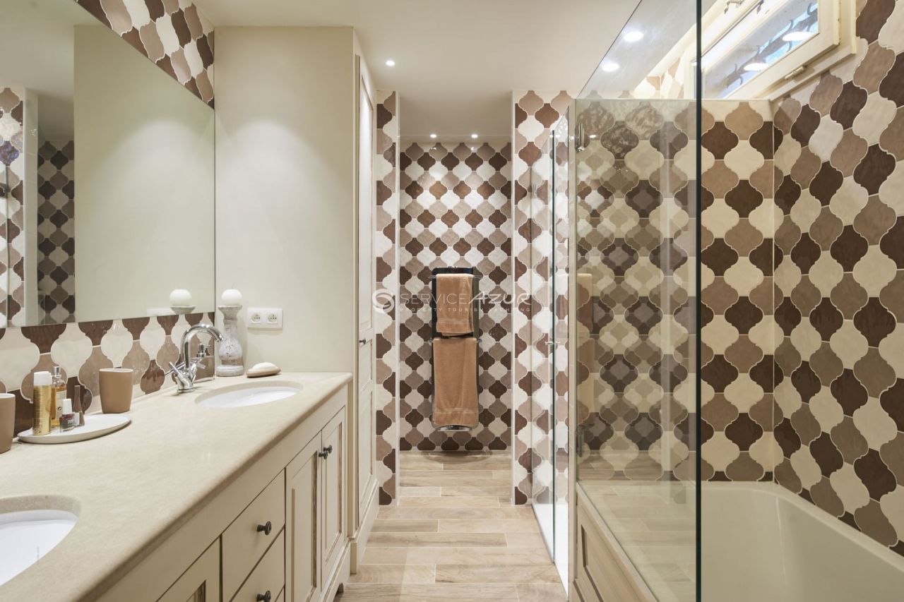 Villa à Mougins, France, 952 m² - image 16