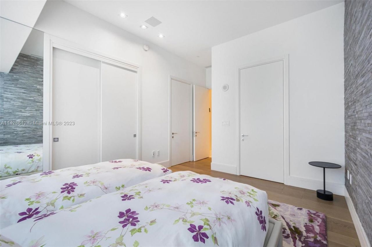 Flat in Miami, USA, 300 m² - picture 13