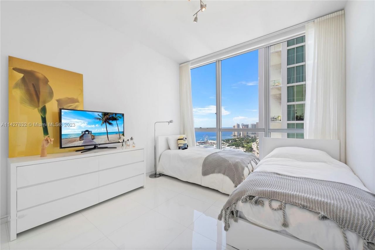 Flat in Miami, USA, 190 m² - picture 11