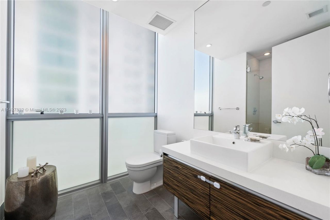 Flat in Miami, USA, 190 m² - picture 9