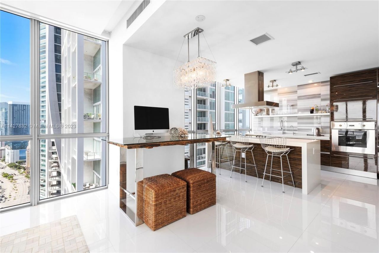 Flat in Miami, USA, 190 m² - picture 8