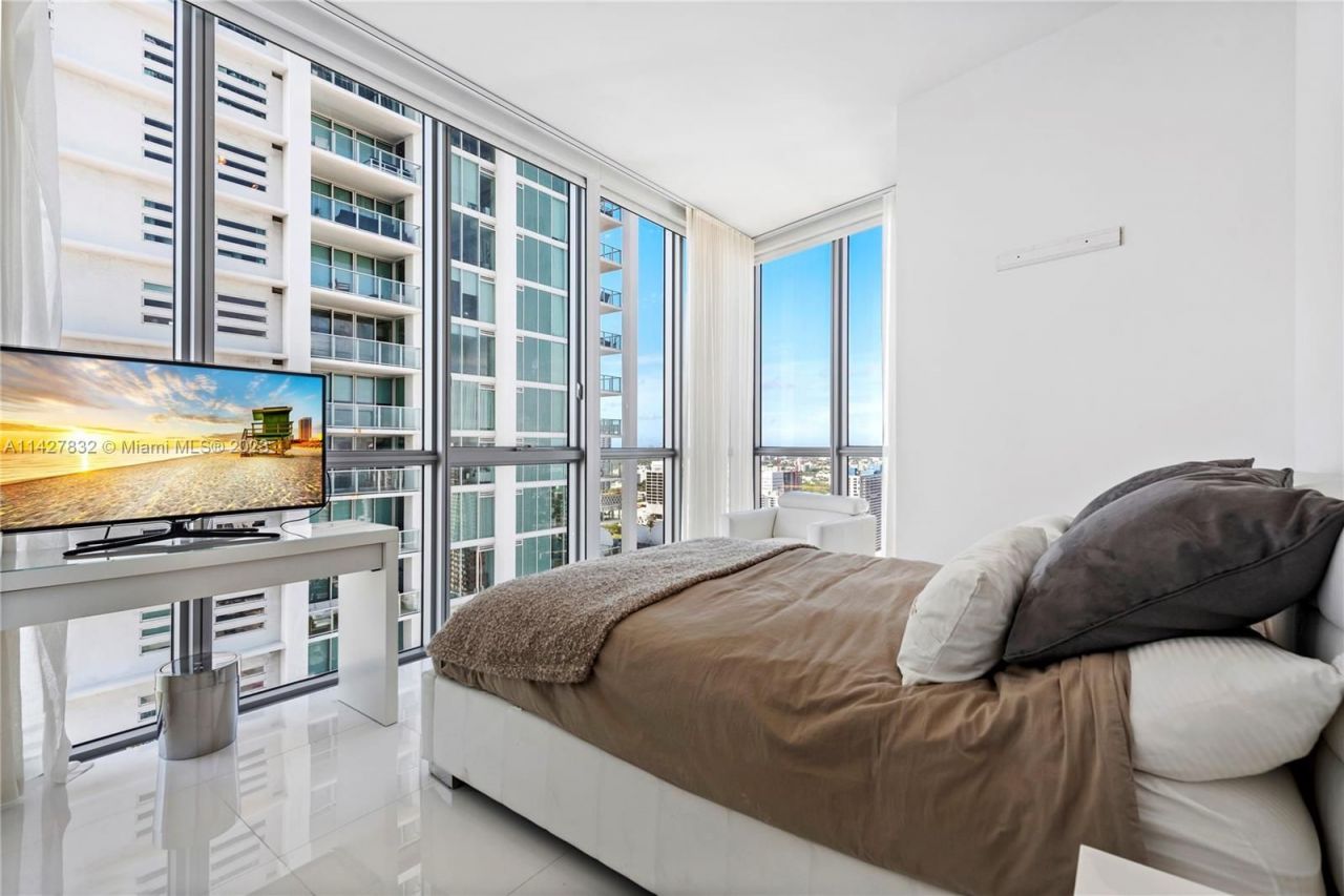 Flat in Miami, USA, 190 m² - picture 14