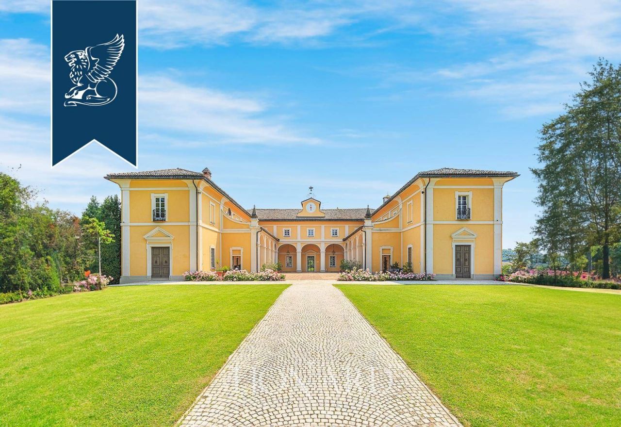 Villa à Casteggio, Italie, 1 700 m² - image 1