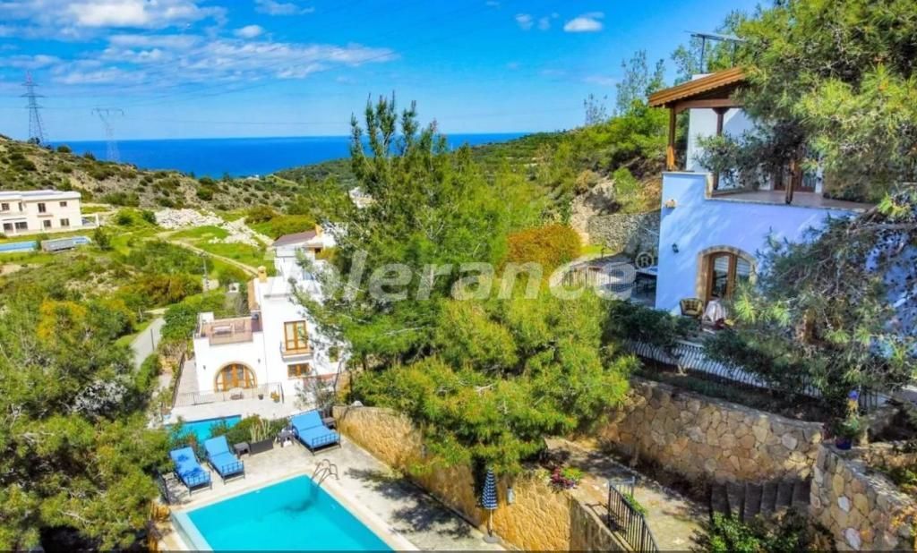 Villa in Alsancak, Cyprus, 180 m² - picture 1