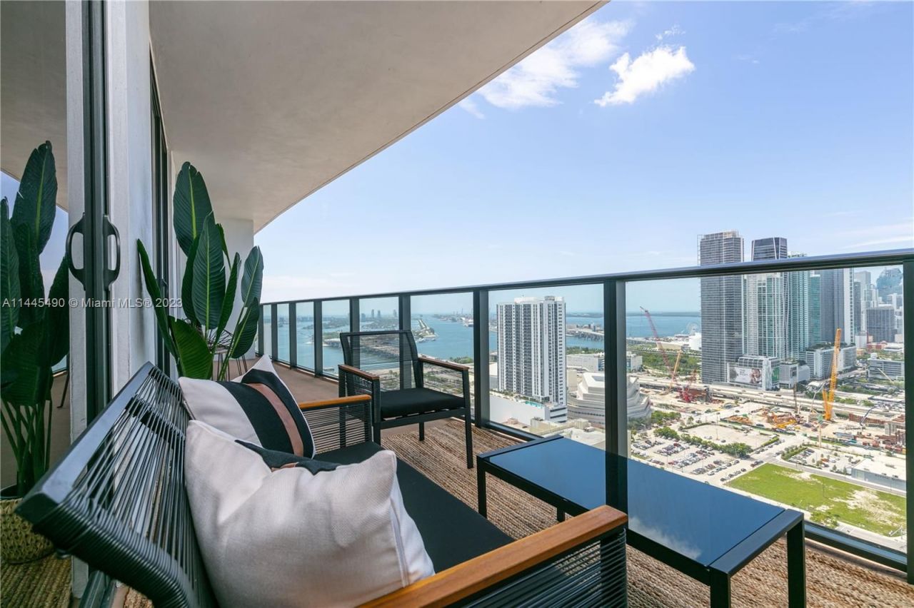 Flat in Miami, USA, 80 m² - picture 1